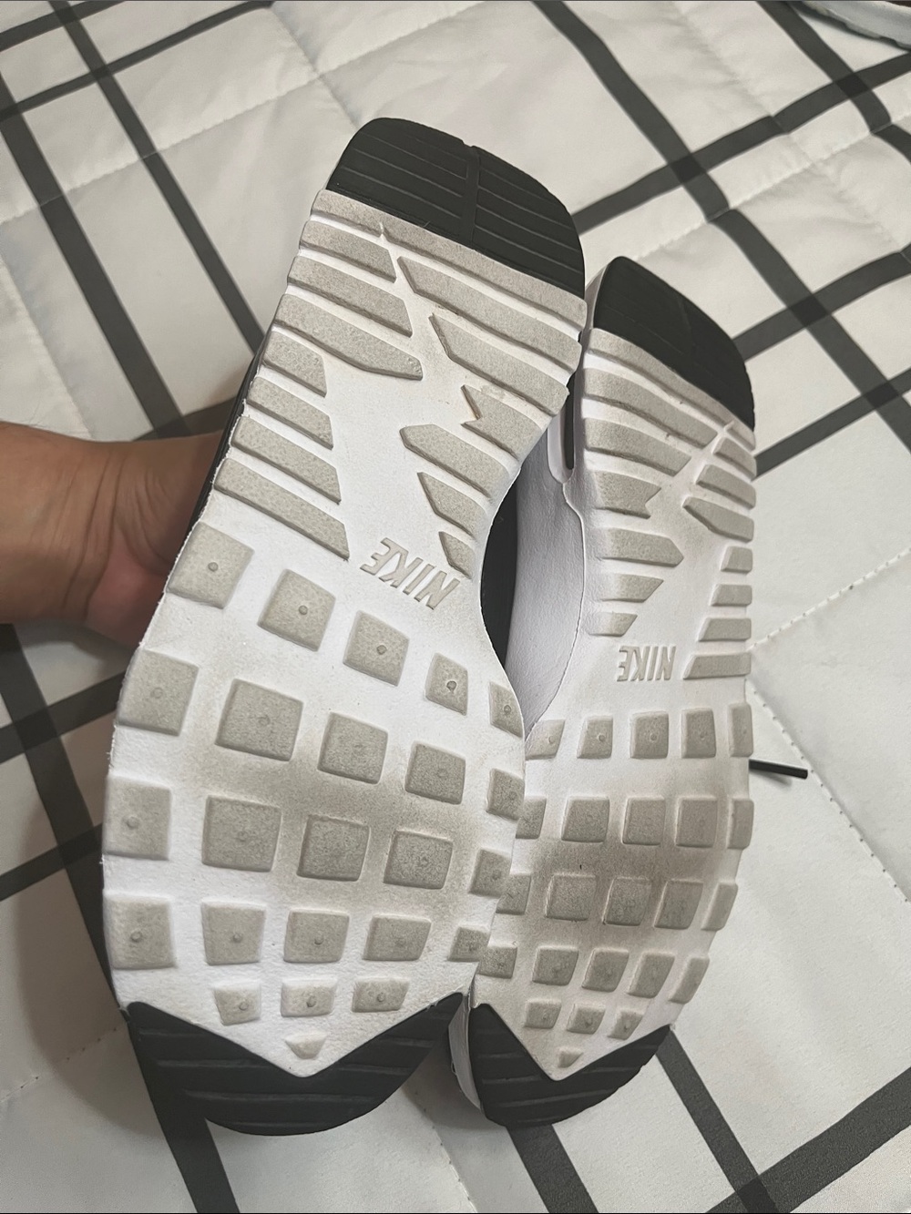 Nike Woman’s Air Max Thea 40 Low-Top Sneakers - Picture 10 of 12